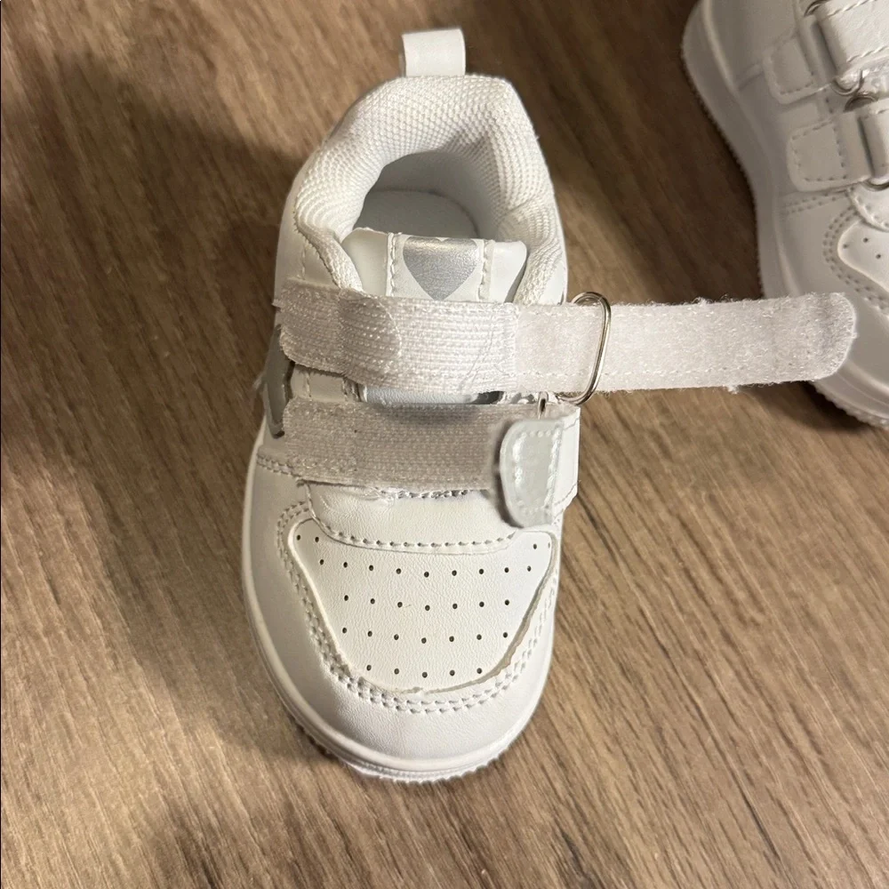 First Steps Baby girl Sneakers size‎ 4 with hook and loop Straps bright white